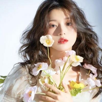 挥著翅膀的女孩